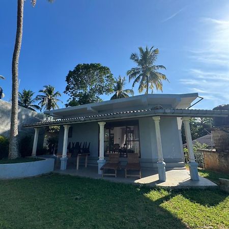 Pemuyan Mirissa70 Acomodação com café da manhã Exterior foto