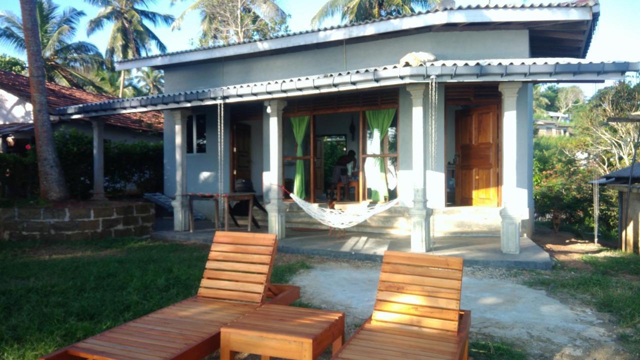 Pemuyan Mirissa70 Acomodação com café da manhã Exterior foto